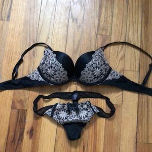 Victoria’s Secret Bombshell Plunge Bra and Panty